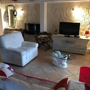 https://la-vignarelle.fr-provencehotel.com